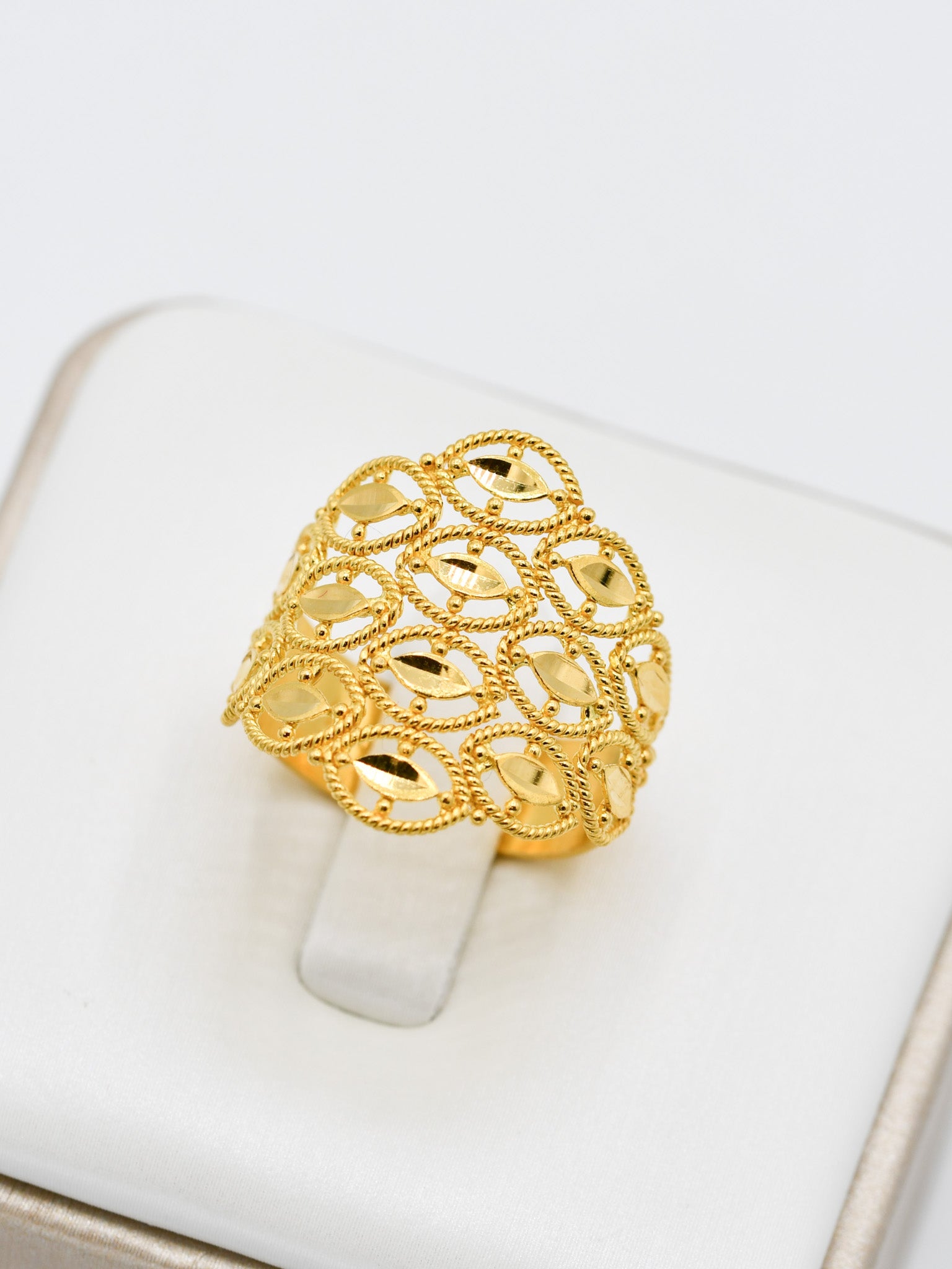 22ct Gold Ladies Ring